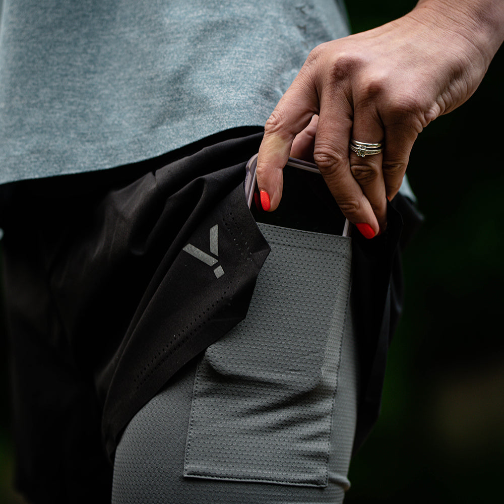 Womens Swift 2-In-1 Shorts (Black/Charcoal)